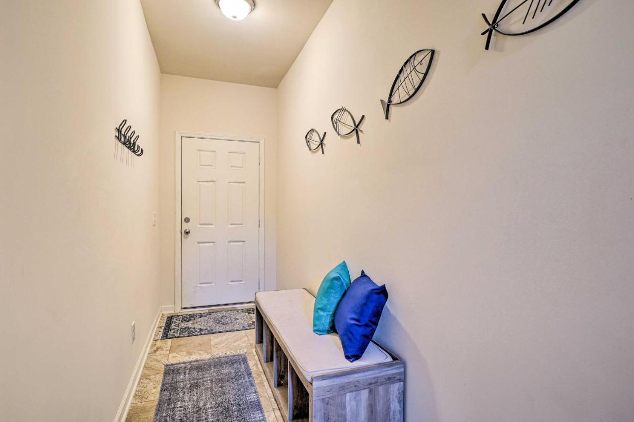 Modern Coastal Condo With Patio 1 Mi To Beaches! Carolina Beach Exterior foto